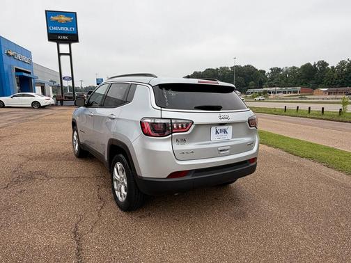 Silver Zynith Metallic Clearcoat 2024 Jeep Compass Latitude