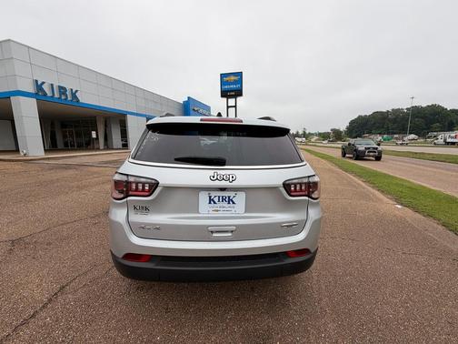 Silver Zynith Metallic Clearcoat 2024 Jeep Compass Latitude