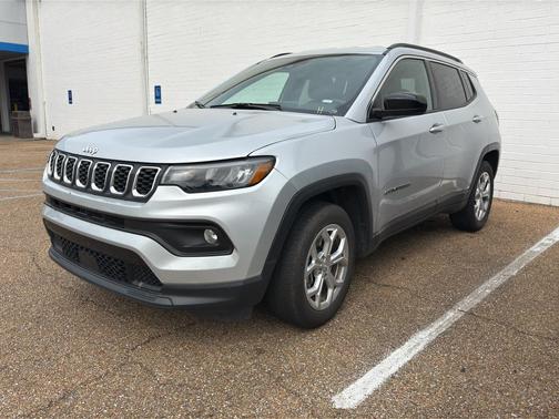 Silver Zynith Metallic Clearcoat 2024 Jeep Compass Latitude