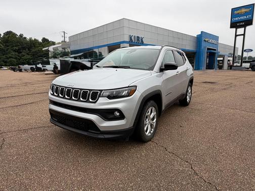 Silver Zynith Metallic Clearcoat 2024 Jeep Compass Latitude