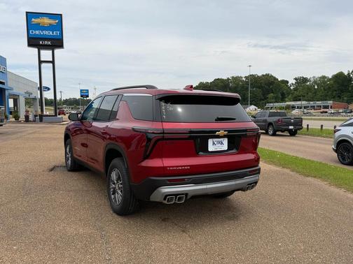 Radiant Red Tintcoat 2026 Chevrolet Traverse LT