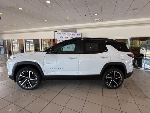 Polar White Tricoat 2026 Chevrolet Equinox FWD RS