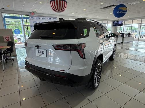 Polar White Tricoat 2026 Chevrolet Equinox FWD RS