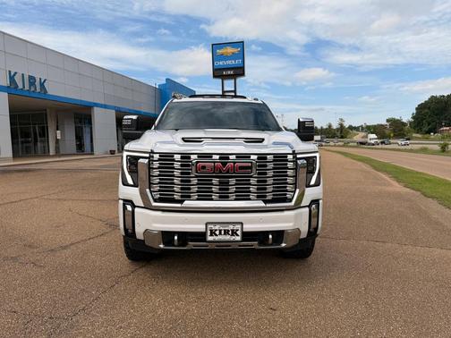 White Frost Tricoat 2024 GMC Sierra 2500 Denali