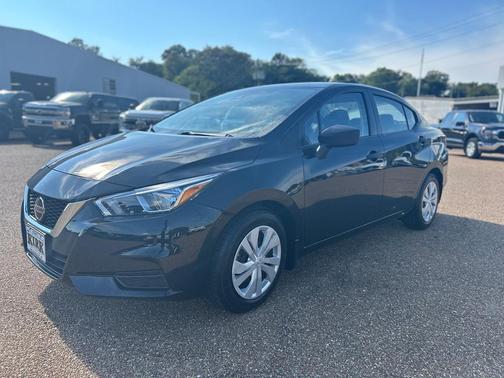 2022 Nissan Versa 1.6 S