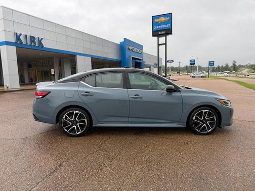 Atlantic Gray Metallic/Super Black 2024 Nissan Sentra SR
