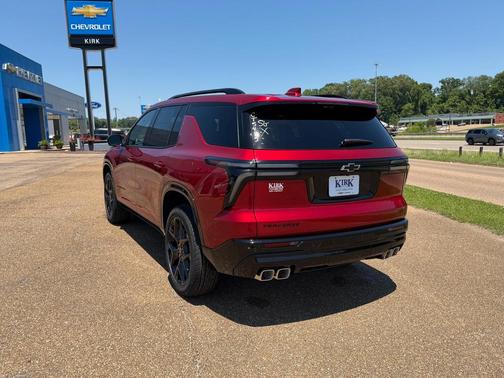 Radiant Red Tintcoat 2026 Chevrolet Traverse RS