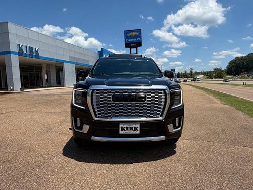 Pearl Beige Metallic 2021 GMC Yukon XL Denali