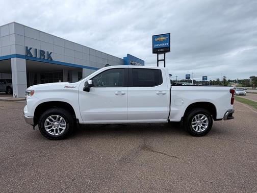 Summit White 2026 Chevrolet Silverado 1500 LT