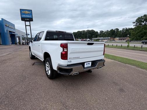 Summit White 2026 Chevrolet Silverado 1500 LT