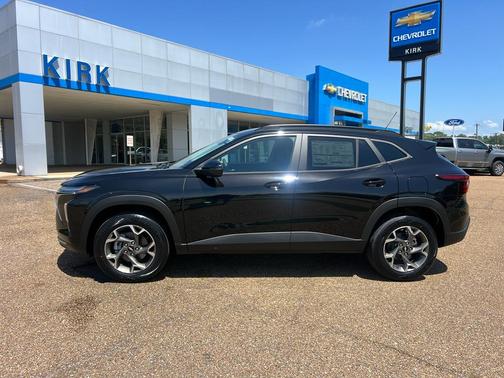 Mosaic Black Metallic 2026 Chevrolet Trax LT