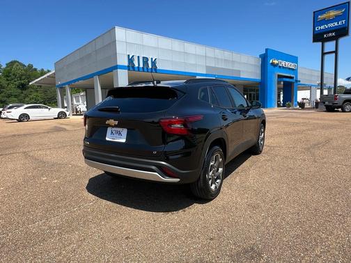 Mosaic Black Metallic 2026 Chevrolet Trax LT