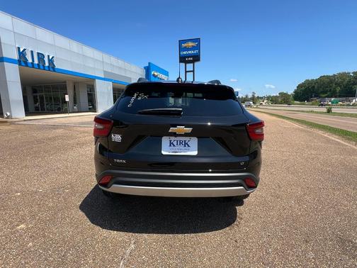 Mosaic Black Metallic 2026 Chevrolet Trax LT