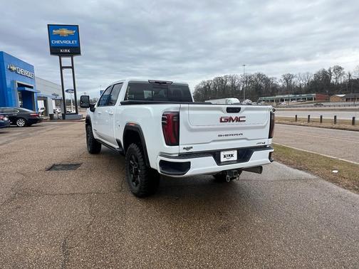2024 GMC Sierra 2500 AT4