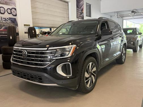 Gray 2025 Volkswagen Atlas 2.0T SE w/Technology