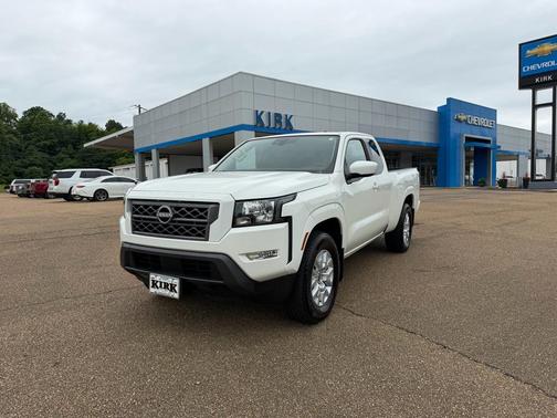Glacier White 2024 Nissan Frontier SV