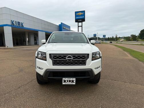 Glacier White 2024 Nissan Frontier SV