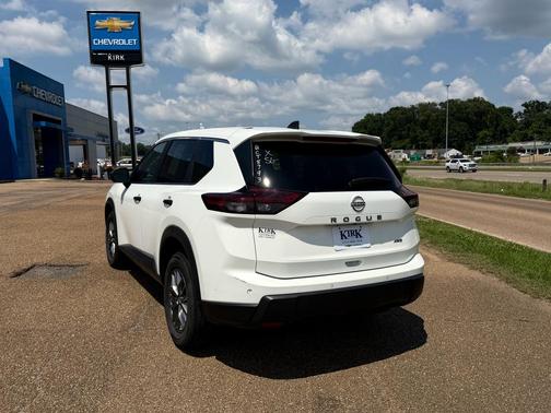 Glacier White 2024 Nissan Rogue S