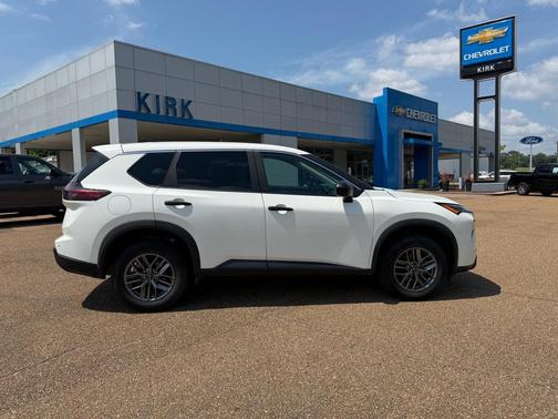Glacier White 2024 Nissan Rogue S