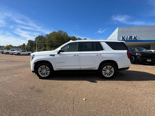 2023 GMC Yukon SLT
