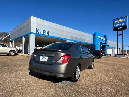 2015 Nissan Versa 1.6 S+