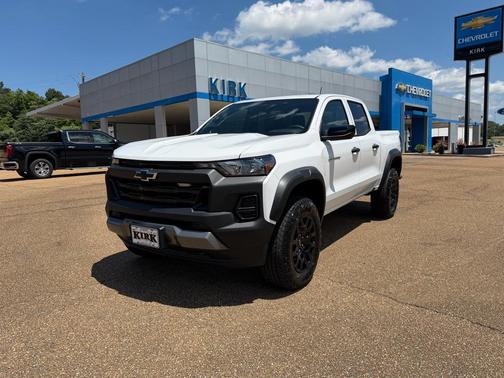 Summit White 2026 Chevrolet Colorado Trail Boss
