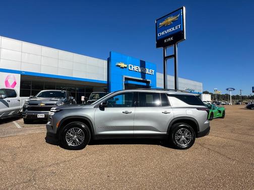 2025 Chevrolet Traverse LT