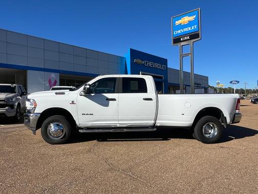 2024 RAM 3500 Big Horn Crew Cab 4x4 8' Box