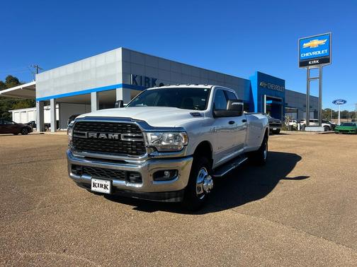 2024 RAM 3500 Big Horn Crew Cab 4x4 8' Box