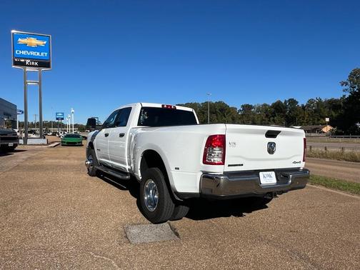 2024 RAM 3500 Big Horn Crew Cab 4x4 8' Box