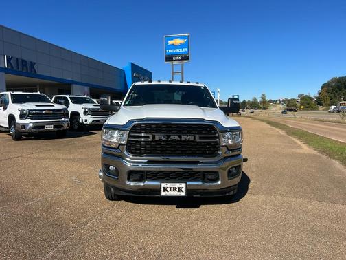 2024 RAM 3500 Big Horn Crew Cab 4x4 8' Box