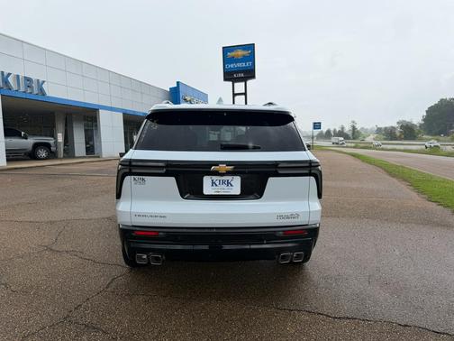 Polar White Tricoat 2026 Chevrolet Traverse High Country