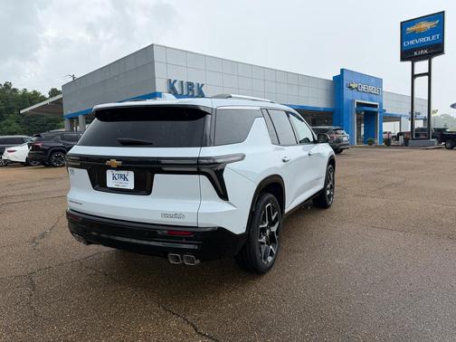 Polar White Tricoat 2026 Chevrolet Traverse High Country