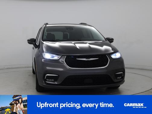Gray 2022 Chrysler Pacifica Touring L