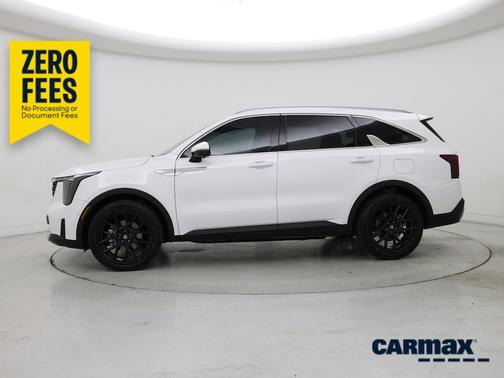 White 2025 Kia Sorento SX