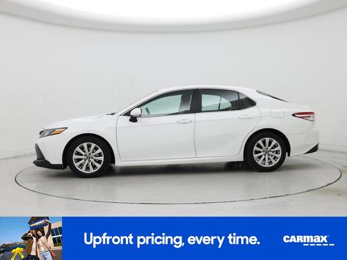 White 2018 Toyota Camry LE