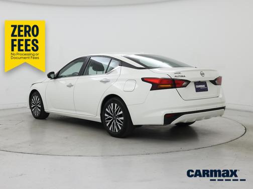 White 2025 Nissan Altima SV