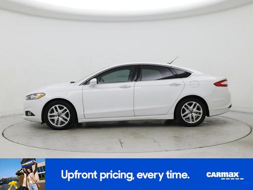 White 2015 Ford Fusion SE