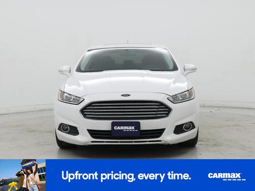 White 2015 Ford Fusion SE