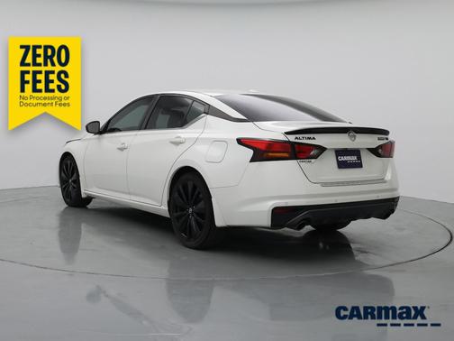 White 2022 Nissan Altima SR
