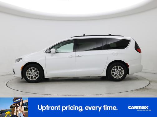 White 2022 Chrysler Pacifica Touring L