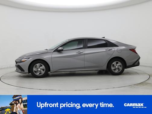 Gray 2025 Hyundai ELANTRA SE