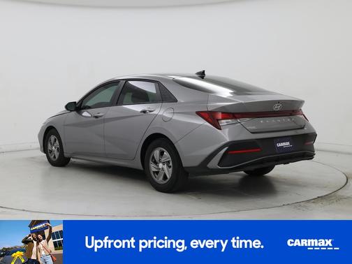 Gray 2025 Hyundai ELANTRA SE
