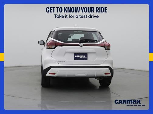 White 2021 Nissan Kicks S