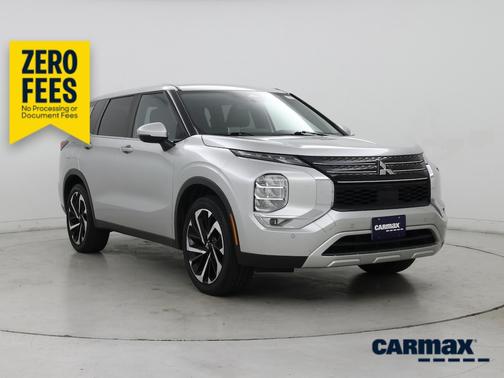 Silver 2024 Mitsubishi Outlander SE