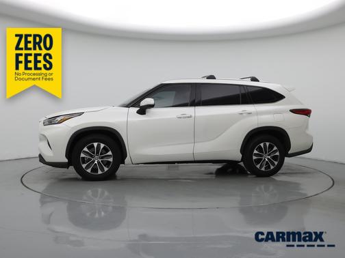 White 2020 Toyota Highlander XLE