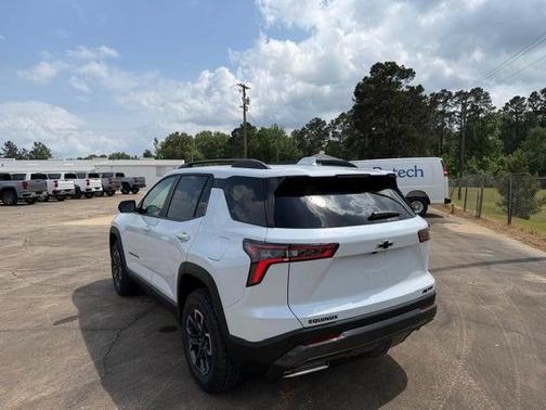 Polar White Tricoat 2026 Chevrolet Equinox FWD ACTIV