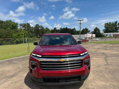Radiant Red Tintcoat 2026 Chevrolet Traverse LT
