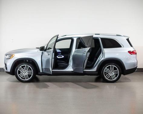 Silver / Black 2024 Mercedes-Benz GLS 450 4MATIC