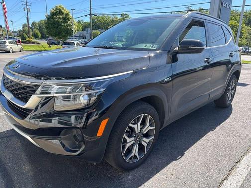 Cherry Black 2021 Kia Seltos EX